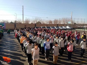 زنگ انقلاب در مدرسه شهید آوینی شهرستان بهارستان