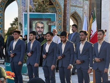آیین اهتزاز پرچم بارگاه امام رضا(ع) و ادای احترام به نمای مزار شهید امیرعبداللهیان- هجدهم اردیبهشت ۱۴۰۴ گلزار شهدای شهرستان دامغان