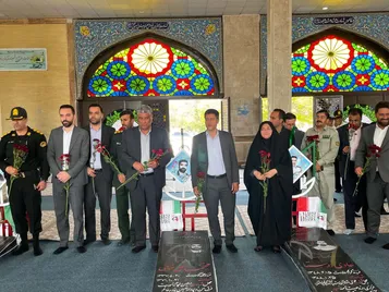 گلباران مزار شهدای خرم‌بید به مناسبت هفته فراجا با حضور مسئولان شهرستان